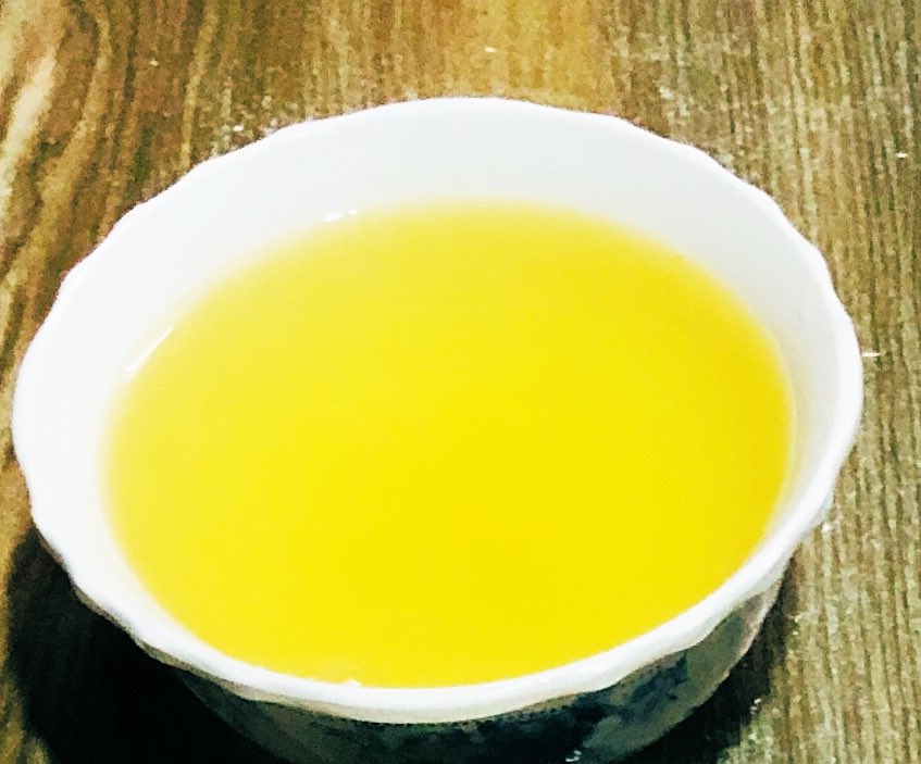 IamNishchal's tweet image. रायोको साग हरियो, तर सुप बनाउँदा पहेंलो किन बन्छ? 🤔 लसुन र अदुवाका टुक्रा मिसाएर उमाल्दा, मैले बनाएको सुप चम्किलो पहेंलो देखियो। के यो तपाईंको पनि अनुभव हो, कि केवल मेरो प्रयोगशालाको जादू? 😅 #FoodThoughts #CookingExperiments