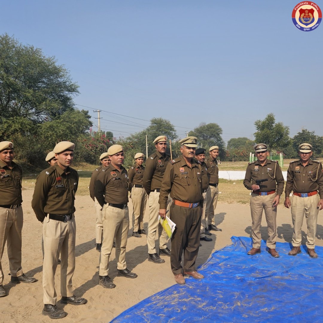 CP_PANCHKULA's tweet photo. 🚨Under the visionary leadership of DGP Sh. Shatrujeet Kapur, Police Commissionerate Panchkula is raising the bar in #LawEnforcement.
✨Training..
🔹Advanced Weapon Handling
🔹Basic Drills
🔹Soft Skills Development
#HaryanaPolice #NextGenPolice #WeaponsTraining #SkillDevelopment https://t.co/iCrhOSHH5k