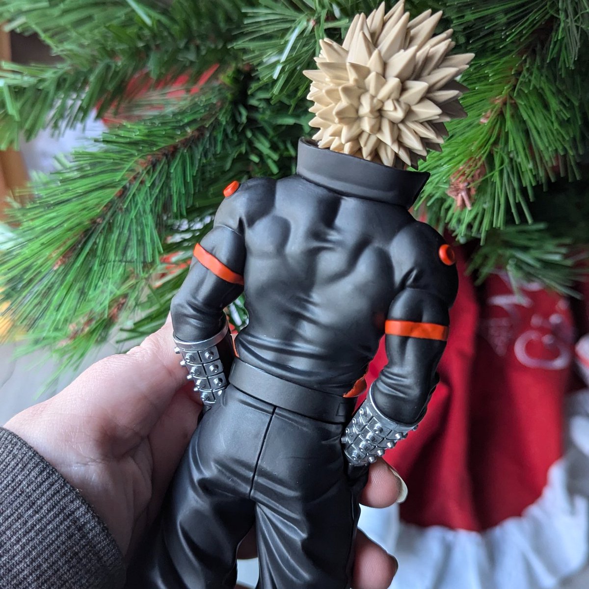 NyxDrawhine's tweet photo. Not me buying a Bkg figure because of HIS FCKING BACK. https://t.co/lAZ0yeva0q