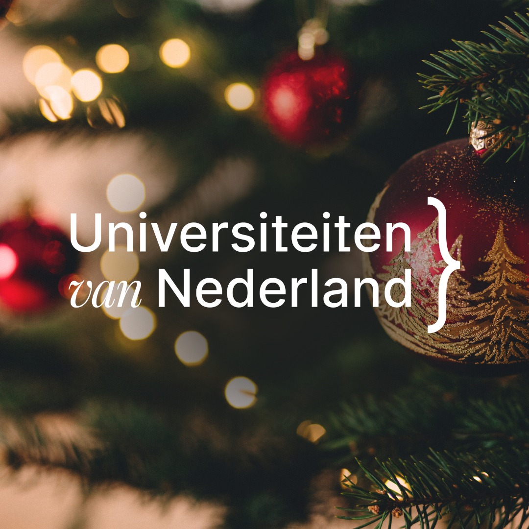 tweetsunl's tweet image. 🎄🎄🎄Het bureau van de Universiteiten van Nederland sluit voor twee weken de deuren om in 2025 ondanks enorme bezuinigingen met frisse moed voor studenten, docenten en onderzoekers en voor de Nederlandse samenleving en samen met de 14 universiteiten van Nederland te knokken voor…