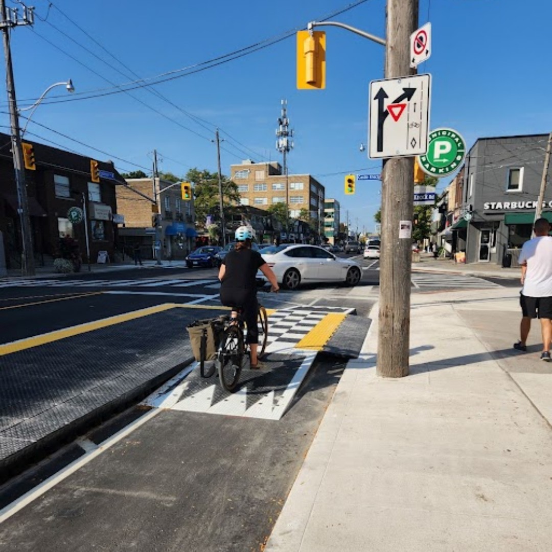 TO_Cycling_Ped's tweet photo. The first segment of phase 1 of the eglintonTOday Complete Street Project was installed between Avenue Road and Chaplin Crescent, and included protected cycle tracks and pedestrian and accessibility improvements. The second segment is planned for 2025. https://t.co/FXow5IRCN8 https://t.co/fI3LavJV1q