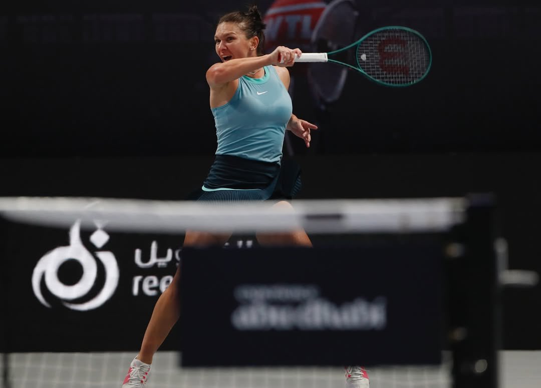TennisWorl76726's tweet photo. We can feel the zeal radiating from this set 💥
Here are some moments from the dynamic face-off between @lenarybakina & @simonahalep 🧡
#worldtennisleague #falcons #teamfalcons #gamechangersfalcons #tennis #tennisplayer #jasminepaolini #simonshalep #carolinegarcia https://t.co/EXwINILW86