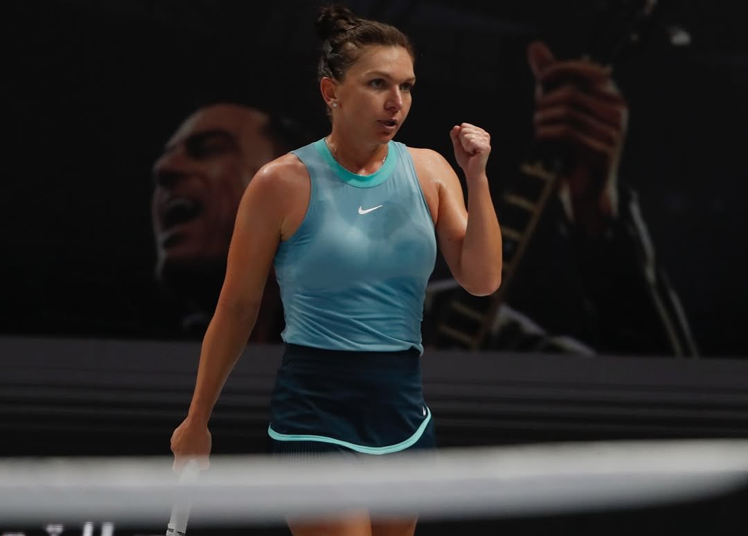 TennisWorl76726's tweet photo. We can feel the zeal radiating from this set 💥
Here are some moments from the dynamic face-off between @lenarybakina & @simonahalep 🧡
#worldtennisleague #falcons #teamfalcons #gamechangersfalcons #tennis #tennisplayer #jasminepaolini #simonshalep #carolinegarcia https://t.co/EXwINILW86