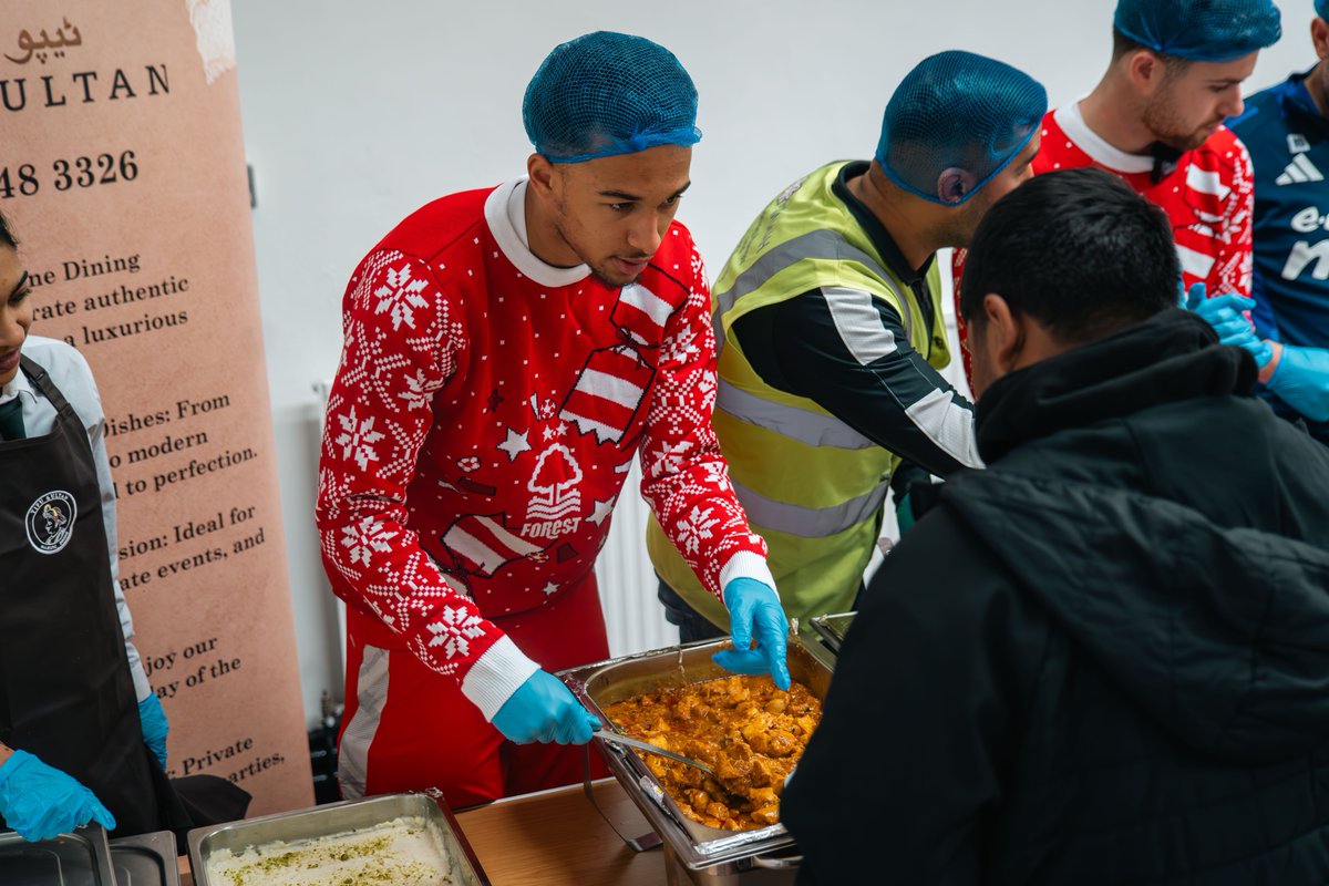 Thank you to Nottingham Forest FC for their incredible visit to the Himmah Hub! ❤️ The Forest players and staff brought warmth, and holiday cheer. They served hot meals and chatted with our guests. Their support means the world to us and our Nottingham community.
