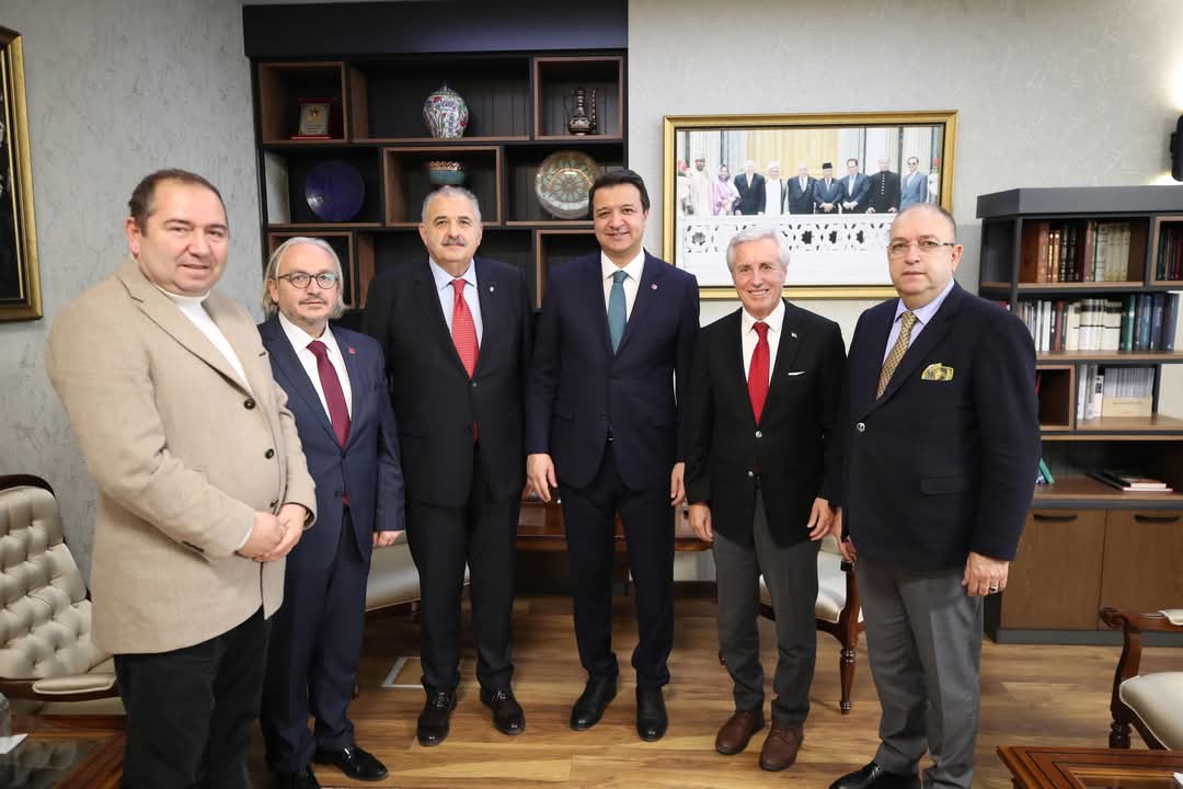 Hür Düşünce Hareketi Genel Başkanı Süleyman Aksoy ve beraberindeki heyet, Genel Başkanımız Mahmut Arıkan'a hayırlı olsun ziyaretinde bulundu.

<a href="/HurDusunceHrkt/">Hür Düşünce Hareketi</a>
<a href="/slymanaksoy/">Süleyman AKSOY Hür Düşünce Hareketi Genel Başkanı</a> <a href="/mahmutarikansp/">Mahmut Arıkan</a>