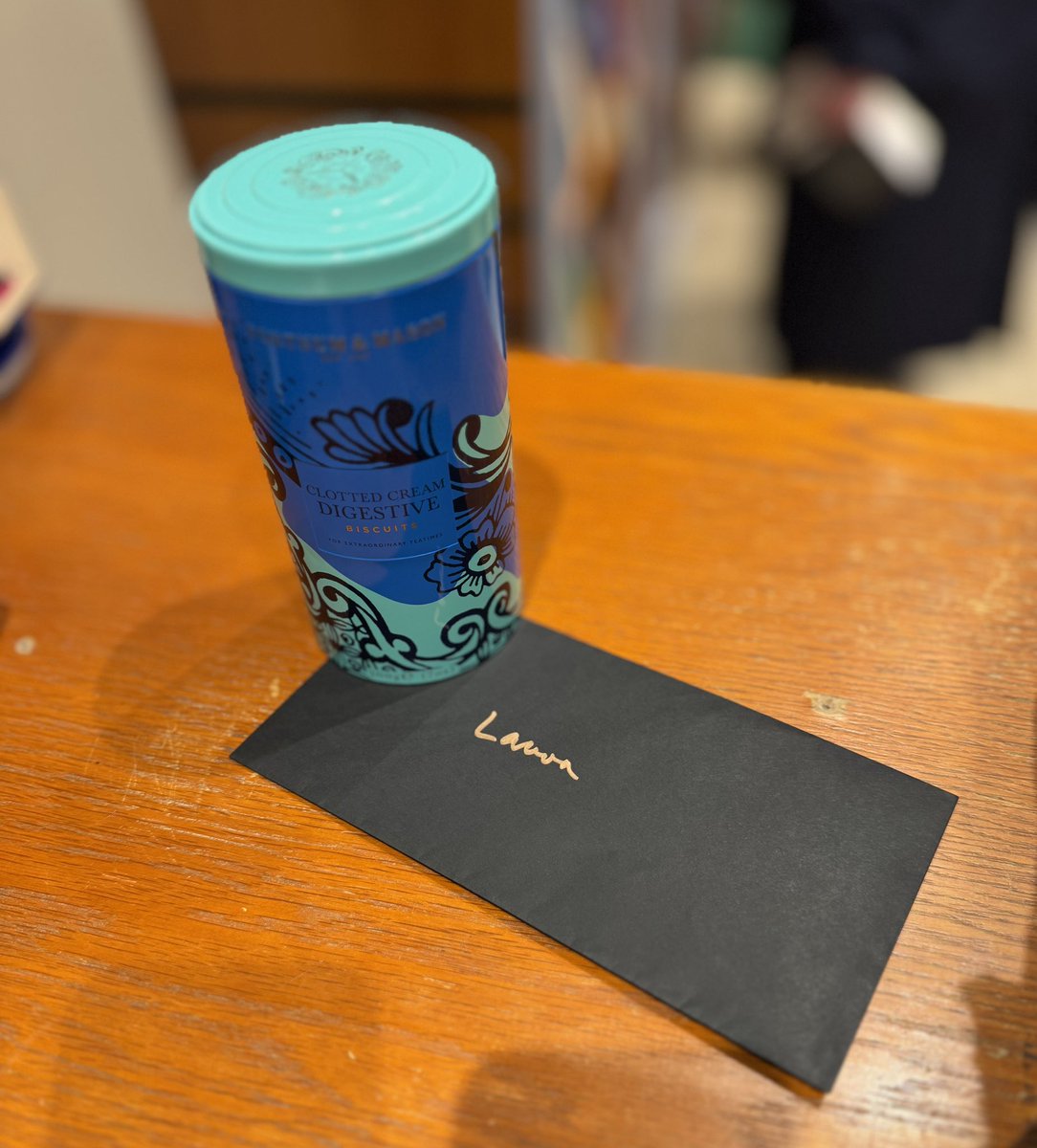 Yes I did just start crying at my busy till!! 😭😭😭

Thank you so much <a href="/XanderArmstrong/">Alexander Armstrong</a> for this gorgeous surprise! So shocked and touched ❤️ 

“Evenfall: The Golden Linnet” is my favourite children’s book this year, if you haven’t read it yet YOU MUST!