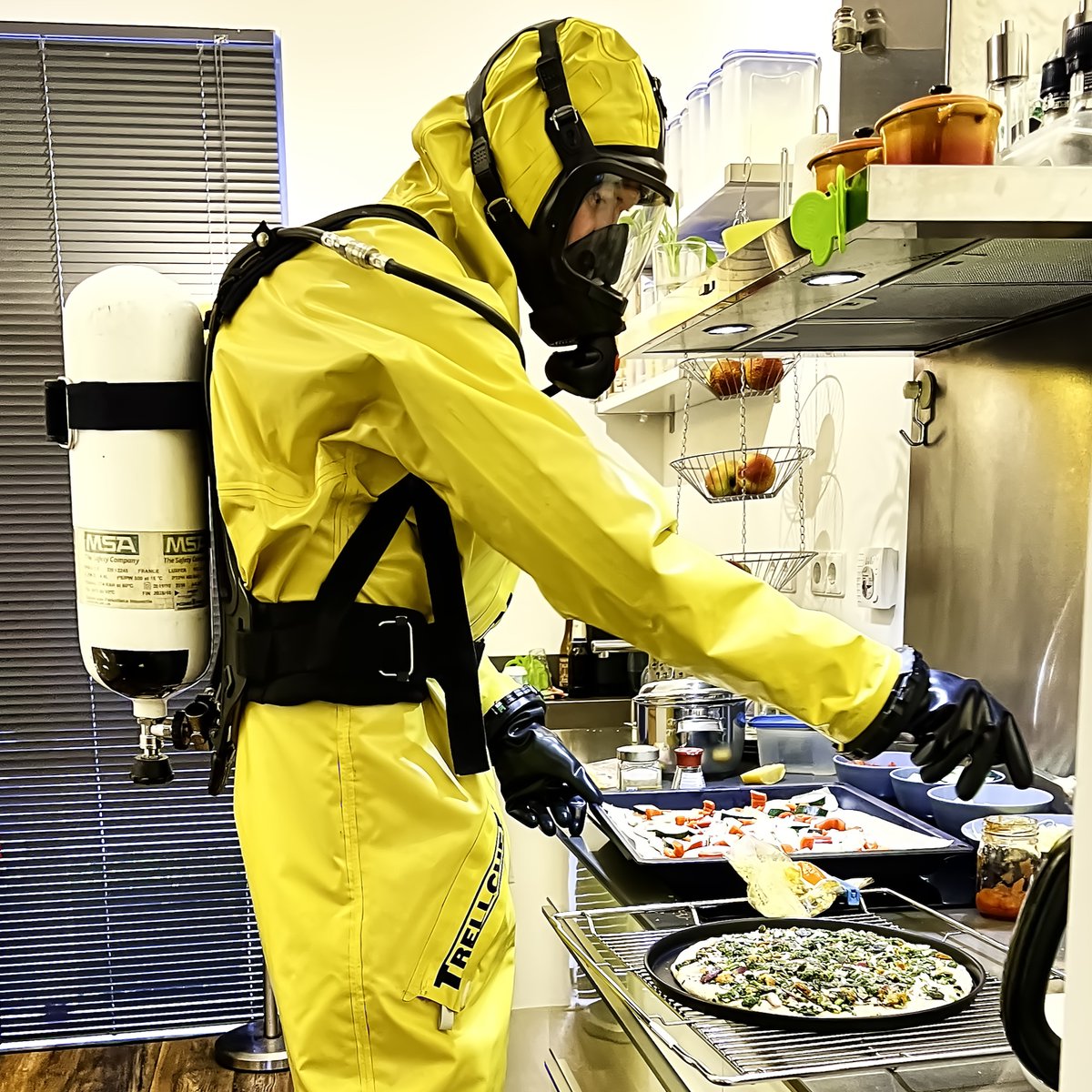 Finishing the pizza for which <a href="/adensy/">Adensy</a> prepared the toppings 😋

📸 taken by <a href="/PupXolo_/">Xolo</a> 2023-04-30
#GearSexual #HazmatSuit