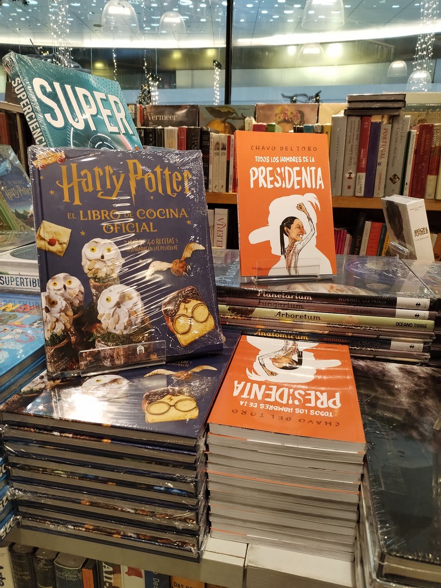 chavodeltoro's tweet image. #todosloshombresdelapresidenta
Ya en su librería favorita!
'Para regalo de navidad'
Washington Post
'Mejor que un libro de texto gratuito'
The News York Times
'Chavo es muy sexy'
Playboy Magazín