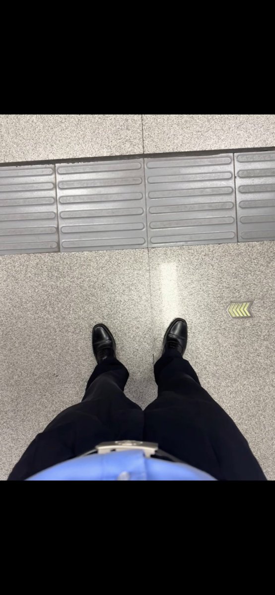 承诺太廉价，张嘴就来，又像吐口水一样啐了。