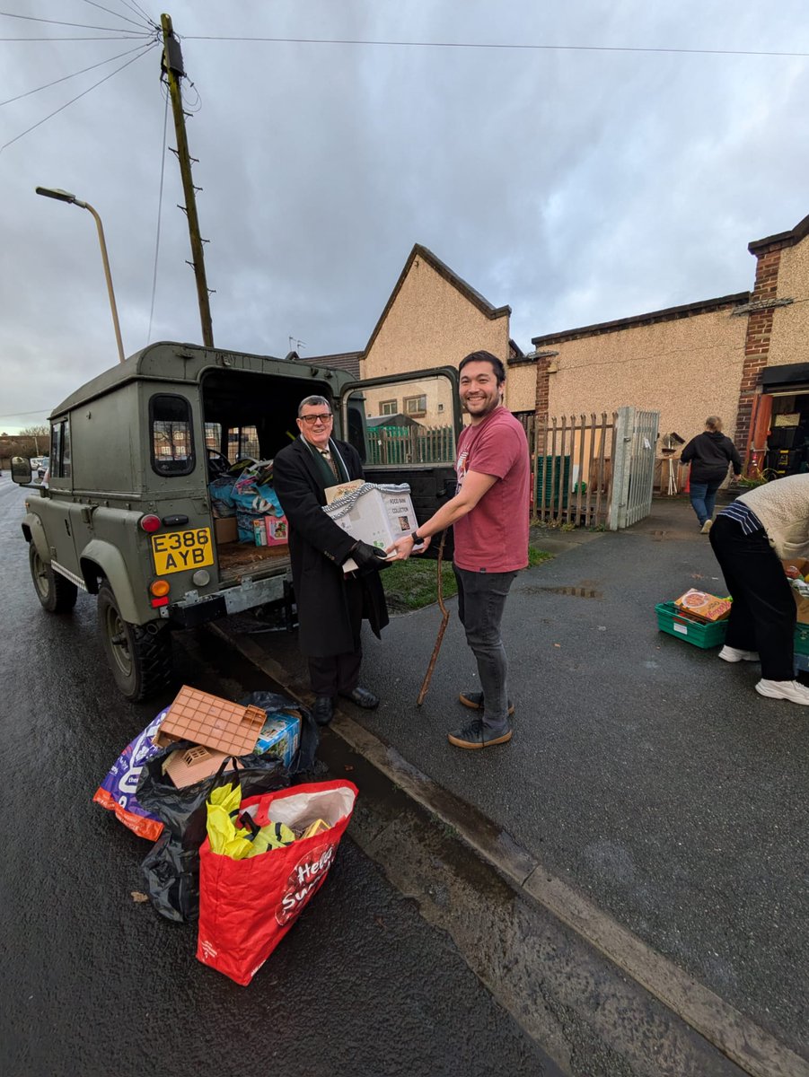 Another amazing donation today from <a href="/LHCHFT/">LHCH</a> , thank you so much for everyone at Broadgreen hospital for the donations, we are very grateful, Merry Christmas 🧑‍🎄♥️