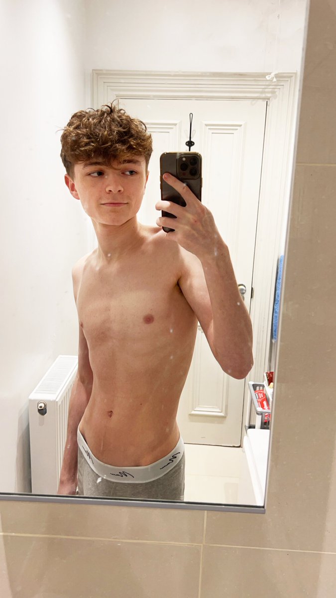 i need to clean this mirror... 😇