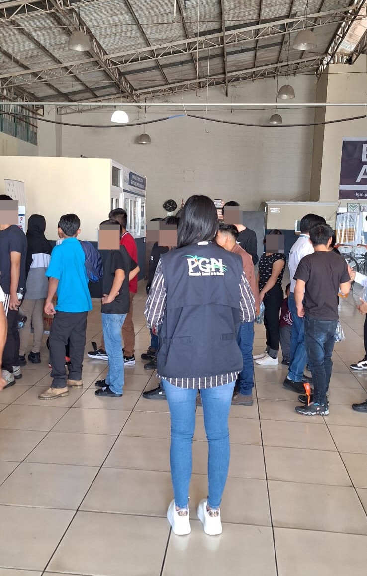PGNguatemala's tweet photo. Todos fueron trasladados al albergue especializado para su protección y reintegración familiar. El grupo está integrado por 22 hombres y 7 mujeres.
#NNAmigrantes #Retornados #NoAcompañados #Derechos #SomosCAP https://t.co/uaVzuyaVom