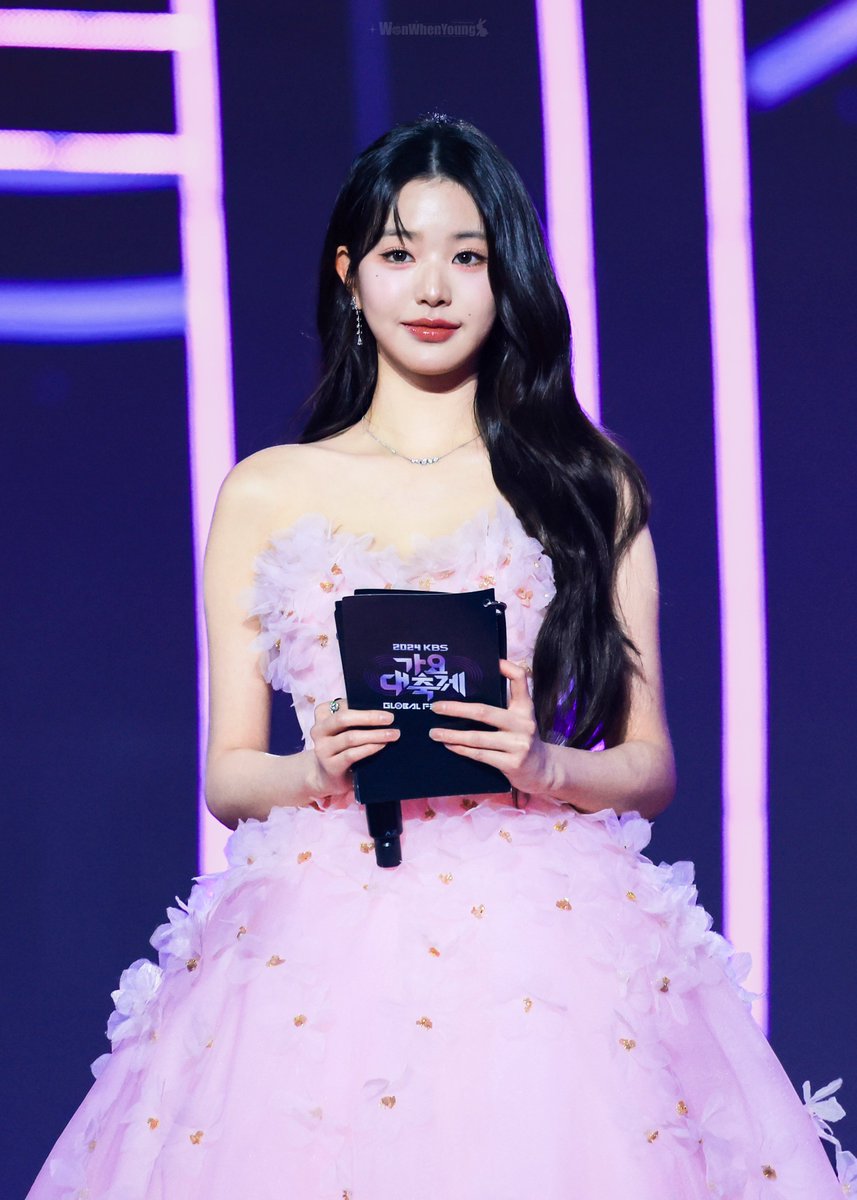 Won_when_young's tweet photo. 241220 KBS가요대축제 PREVIEW 

 #장원영 #JANGWONYOUNG 
#원영 #WONYOUNG #아이브 #IVE https://t.co/SYObHZtcS0