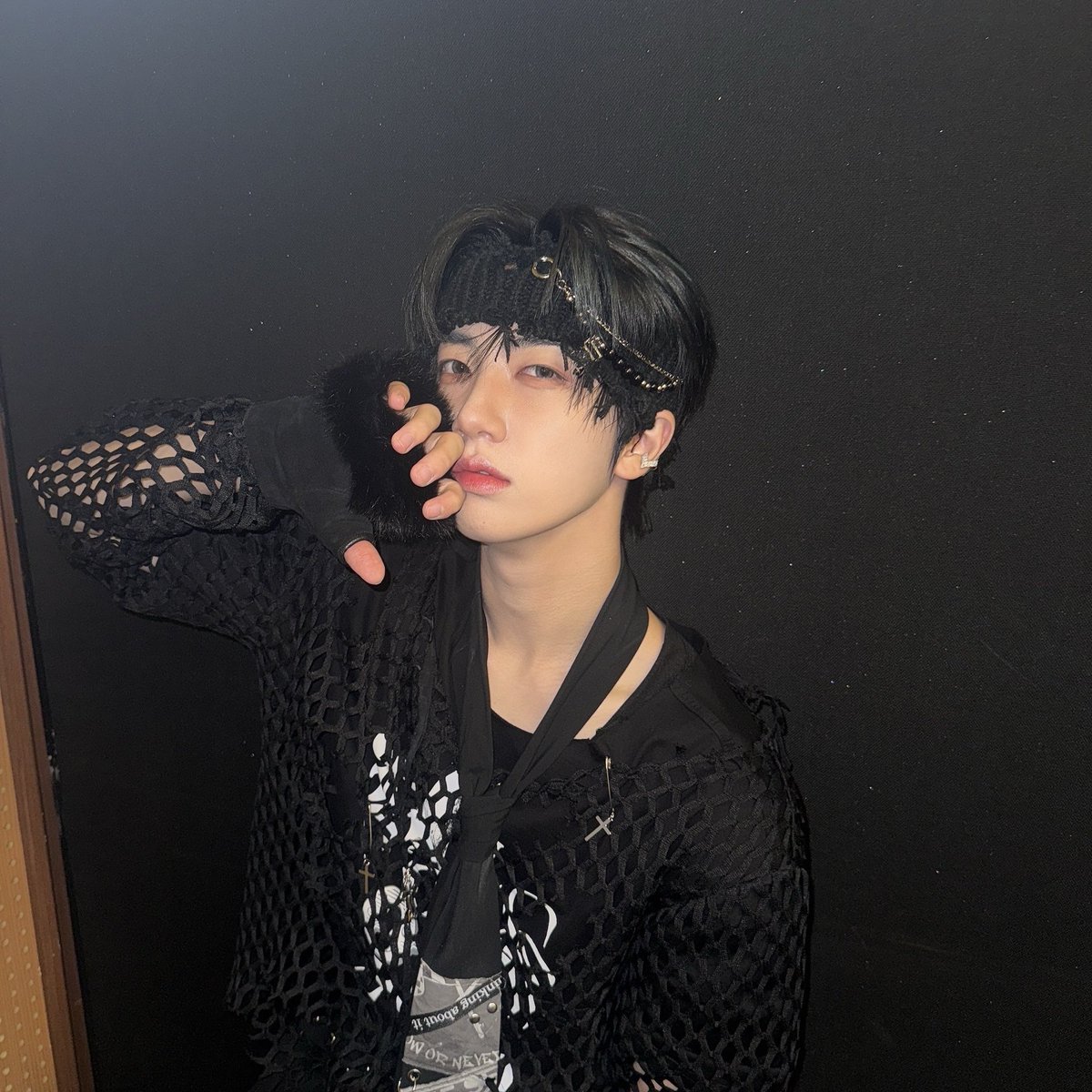 CRAVITY_twt's tweet photo. 오우 나 올 네버 🎸 
#원진 https://t.co/GpU6KKtmFR