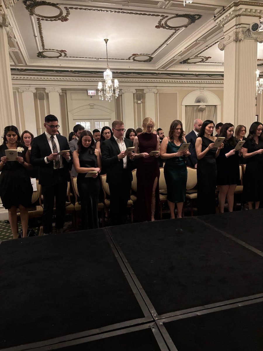 Proximal_Baxi's tweet photo. Had the honor to be at the @RushUHealthSci @RushMedical Rush PA Program Graduation this past week (my first as the medical director). So incredibly proud of this amazing group of individuals!
#RushRules https://t.co/fV2HnIurlC