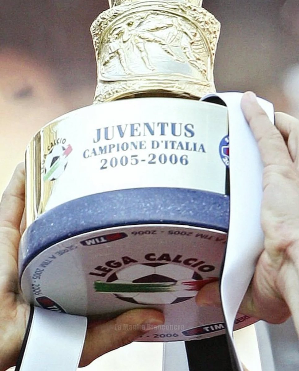La_Bianconera's tweet photo. L'Originale! Unica! Vera! 🏆🤍🖤 https://t.co/CQFN2el2ed