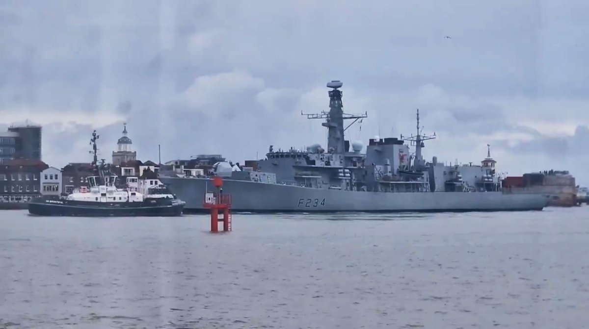 WarshipCam's tweet photo. HMS Iron Duke (F234) Duke-class Type 23 frigate coming into Portsmouth, England - December 20, 2024 #hmsironduke #f234
SRC: TW-@AWenham1 https://t.co/JtriS2B7Me