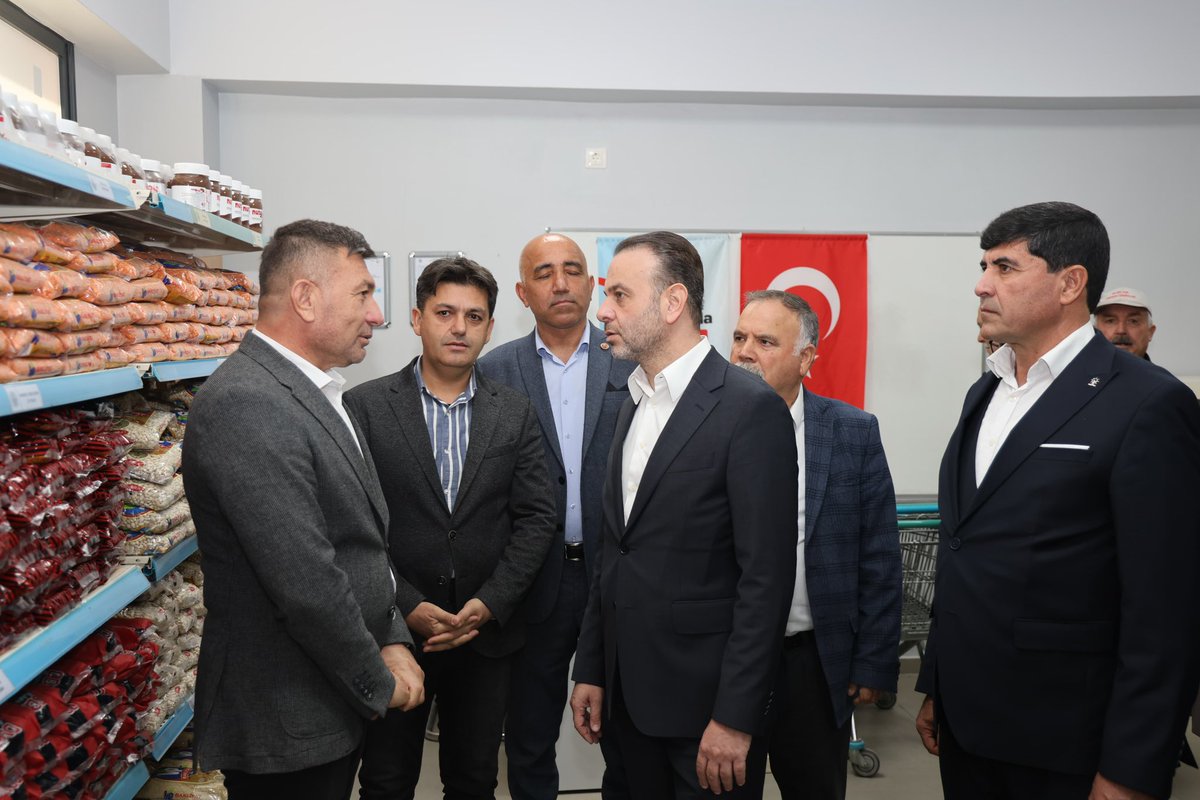 ozangulacti's tweet photo. Karaisalı Belediye Başkanımız Sn. Bekir Şimşek’in öncülüğünde hayata geçirilen, ilçemizde yardımlaşma ve dayanışma ruhunu güçlendiren Sosyal Market’i ziyaret ettik.

Gıdadan giyime kadar geniş bir hizmet yelpazesi sunan Sosyal Market, Karaisalı’mızda “Sosyal Belediyecilik” anlayışının en somut yansımalarından biridir.

#Cumhurİttifakı’nın güçlü dayanışma ruhuyla milletimize hizmet etme kararlılığını bir kez daha gözler önüne seren bu çalışmada emeği geçen başta Belediye Başkanımız Sn. Bekir Şimşek ve ekibine teşekkür ediyor, Sosyal Market’in Karaisalı’mıza hayırlı olmasını temenni ediyorum.

Birlikte çalışarak ve üreterek, Adana’mızın her köşesinde gönüllere dokunmaya devam edeceğiz.