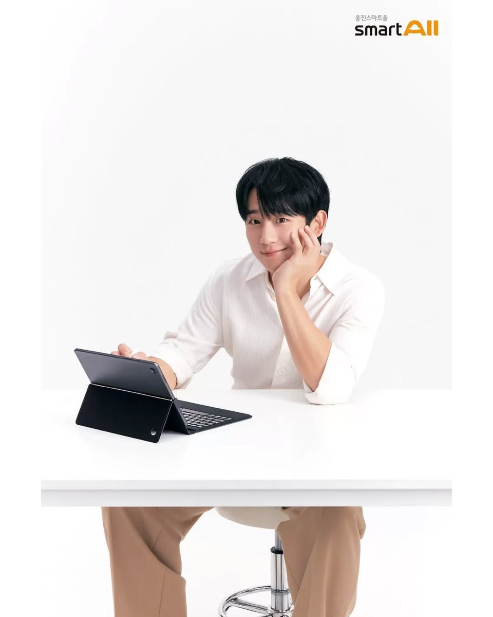 HISJHB's tweet photo. 答え合わせきた
このテーブルとこのパソコンだったのね😊
#SmartAll #웅진스마트올
#정해인 #チョンヘイン #JungHaeIn https://t.co/F94SjBpHal