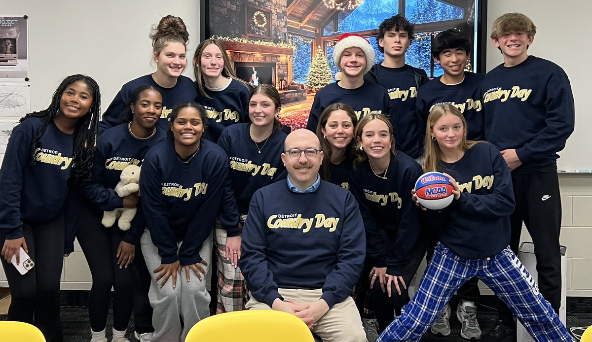 MrCappelletti's tweet photo. Year in and year out being an adviser is the best gift I get working @DCDSchool ! These kids are UNBELIEVABLY GREAT people! So lucky to be their adviser! https://t.co/FMWBbgKG7j