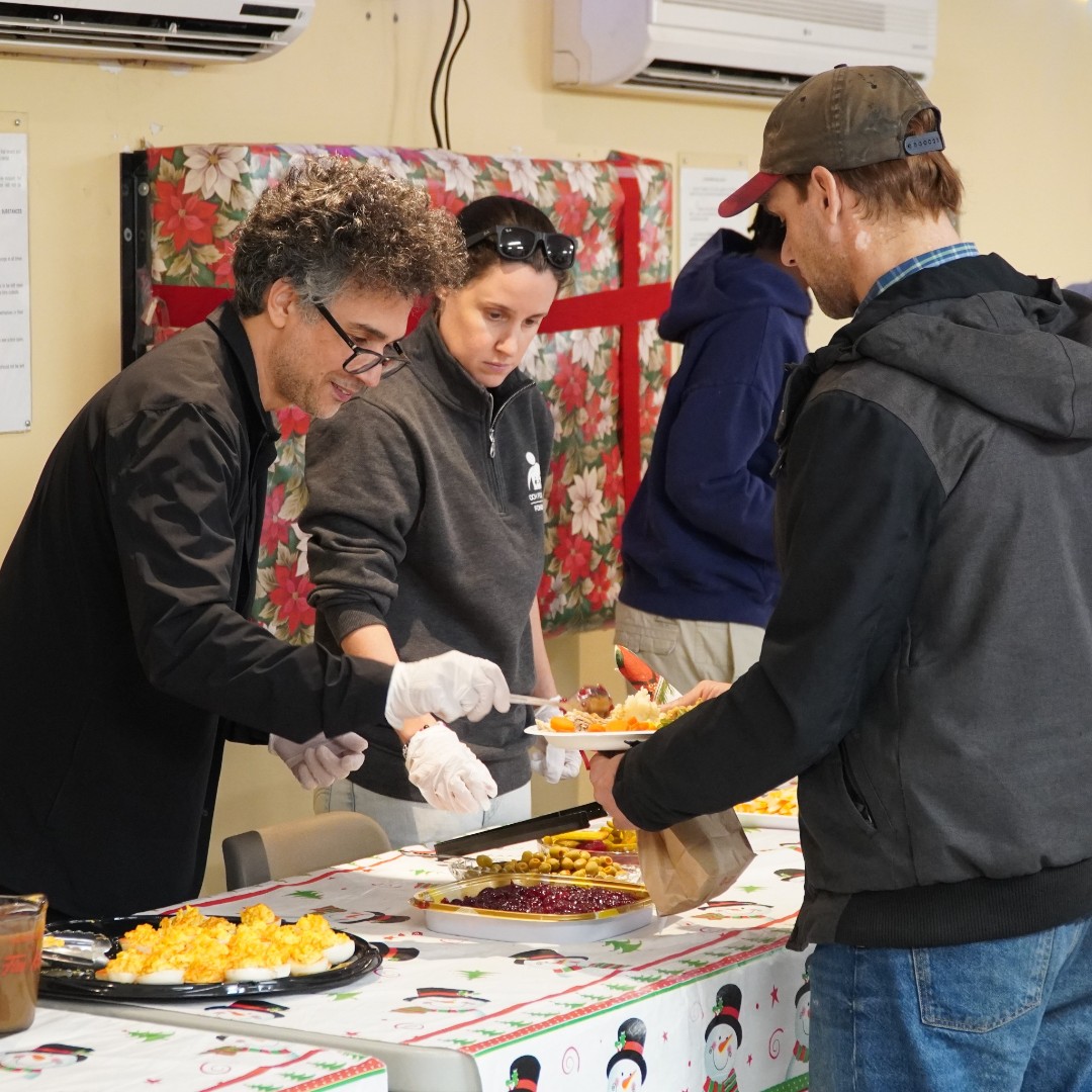 OCH_Foundation's tweet photo. 🎄💛 Thank you, KWC, for serving a festive Christmas dinner in our community last night &amp; for supporting our Annual Giving Campaign. Your generosity helps build stronger, more vibrant communities. 🌟 #ThankYou #AGC2024 #Ottawa @och_lco https://t.co/65cZ5OwCci