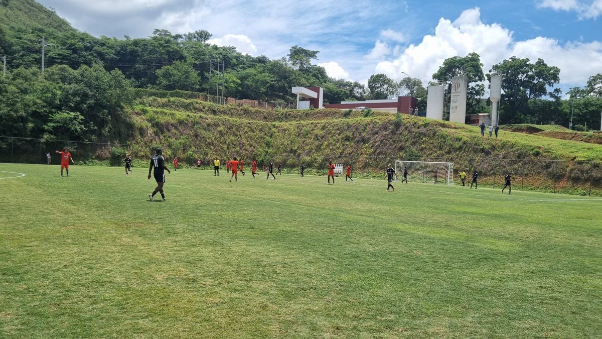 Villa Nova goleia o Bombeiros FC por 5 a 0, em jogo-treino realizado nesta manhã, no CT. Duelo com dois tempos de 45 minutos.

Partida foi bem movimentada pelo lado do Leão. Os gols marcados por Jorginho na primeira etapa, e por Coutinho, Vitinho e Paulinho (2x) na segunda.