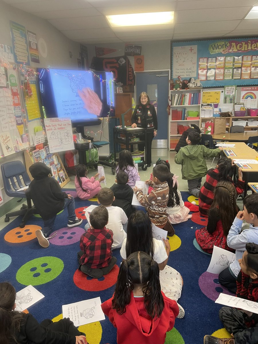 Had loads of fun reading holiday poems to first graders yesterday!🩷📚🎄☃️🧑🏻‍🎄