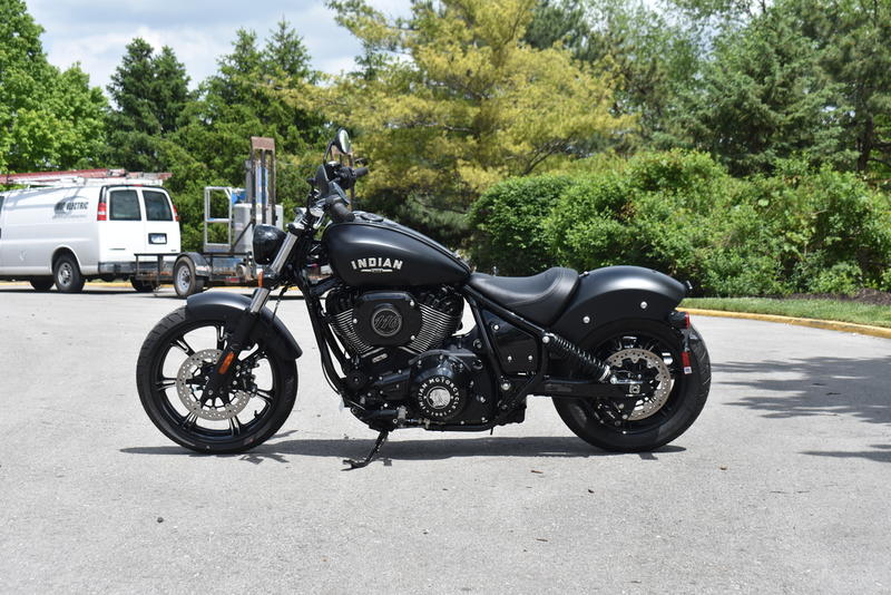 IndianMotorIND's tweet photo. Are you ready to turn heads on the #IndianChief
-
#indianmotorcycle #indianmotorcycleindia
#ChiefBobberDarkHorse #Thunderstroke #DarkHorse https://t.co/9XqjwRWTXA