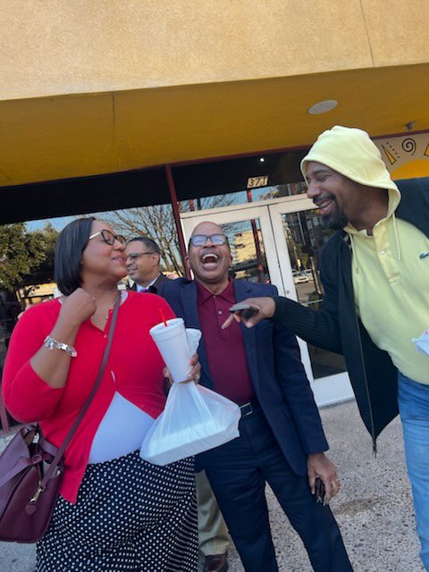 Leigha_Curry7's tweet photo. Work laugh & joke, but we get this work! Happy Holidays from Unit 2! #WinterBreakLoading #BreakfastofChampions #letlovelead ๐ #EliteAchievers @petecarter3 @LupitaNarvaez4 https://t.co/ISCRaR95ov