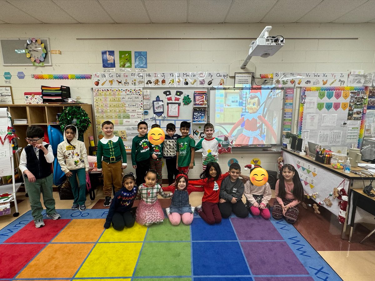 MissIves23's tweet photo. Holiday Spirit Week⛄️🎄🚂❄️🎅🏼 https://t.co/iAb7vyAPGZ