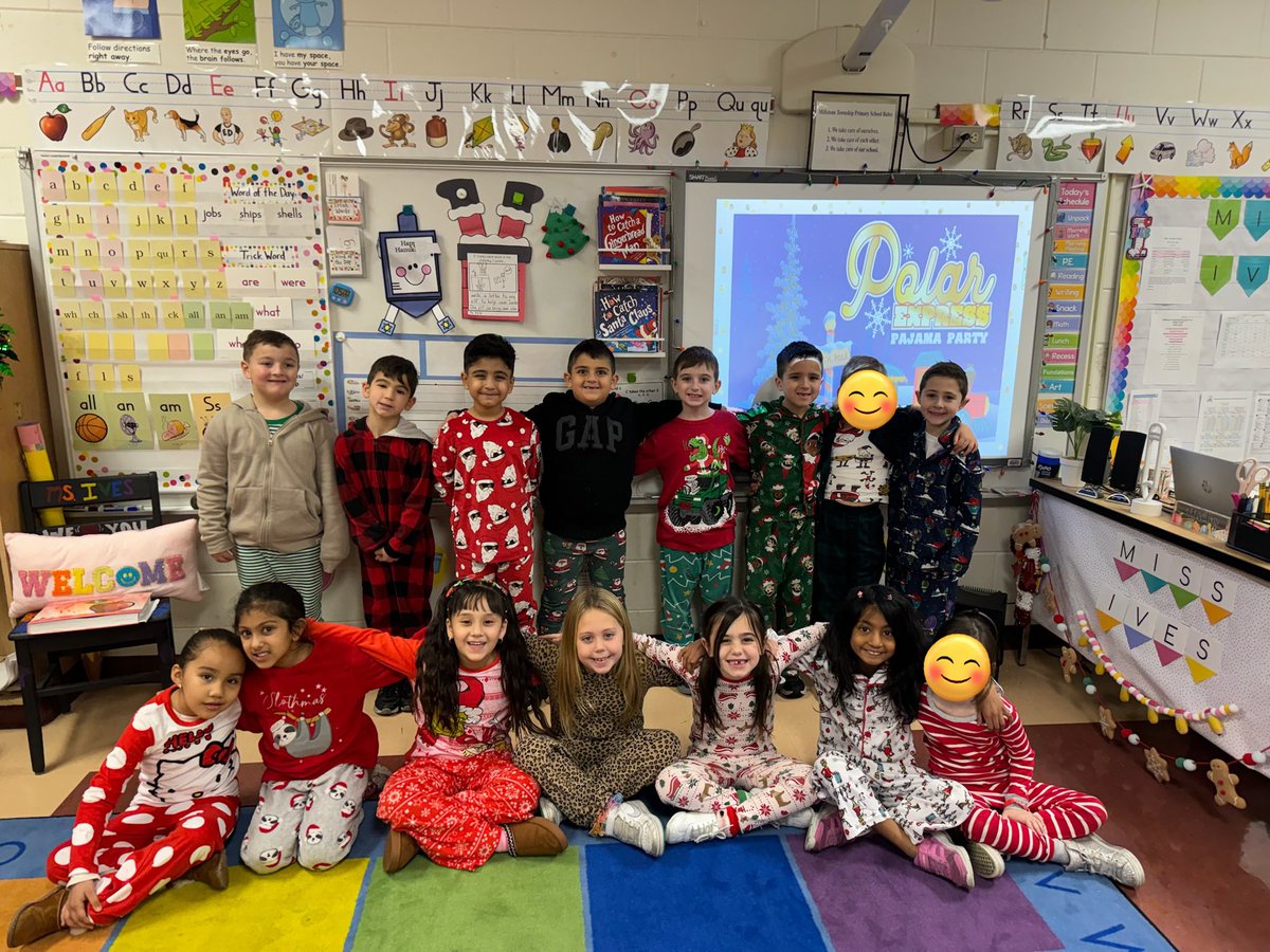 MissIves23's tweet photo. Holiday Spirit Week⛄️🎄🚂❄️🎅🏼 https://t.co/iAb7vyAPGZ