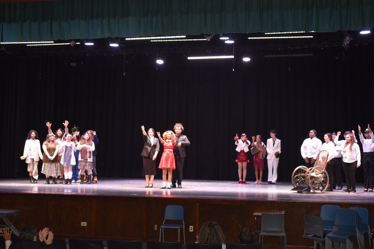 bectontheatrenj's tweet photo. Come see Annie Jr. today at 3:30 or tomorrow at 7:30! Tickets are available online and at the door! Tonight's pre-show activities include hot chocolate, face painting, reindeer food, and a visit from Santa himself! https://t.co/dJJTwoD3ZU