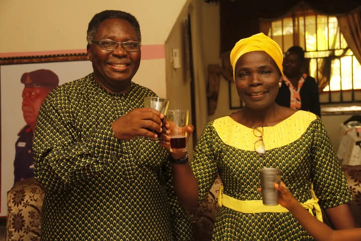 omu_ruth's tweet photo. How could I have forgotten today?

Celebrating 43 years of Togetherness, Love, Patience, Marital Bliss, Tolerance and Fruitfulness.

It's the wedding anniversary of my parents, Pst. (Dr.) &amp; Pst. (Mrs.) Paul B. Omu. 

Happy Anniversary Daddy and Mummy!

#happyanniversary https://t.co/Eminkq5KCK