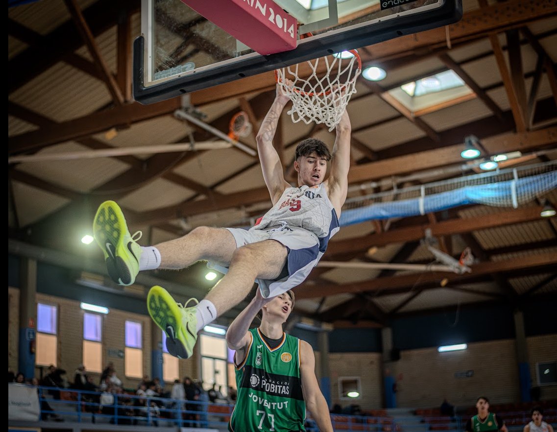 🏀 J2. Grupo A. Partido 3
🕐 Q1
⛹️<a href="/Penya1930/">Club Joventut Badalona</a>  21 🆚 18 <a href="/FundacionBKNDA/">Fundación Baskonia-Alavés Fundazioa</a>
❌ Igualadísimo partido donde ambos equipos quieren correr e imponer un ritmo alto de partido. Por el momento +3 para la Penya.
#TorneigBasketLH