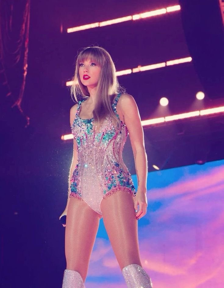 itstaytaylors's tweet photo. Some Random Facts About The Eras Tour 

A Thread ۫ ꣑ৎ ₊˚ෆ https://t.co/coBY6dW6wb