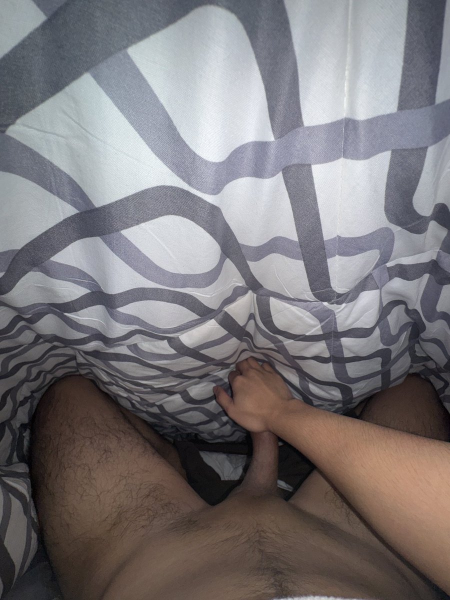 rige_tott's tweet photo. Sino po puwede katabi? will cuddle u after 🫣💦 https://t.co/rVDvuW7qzz
