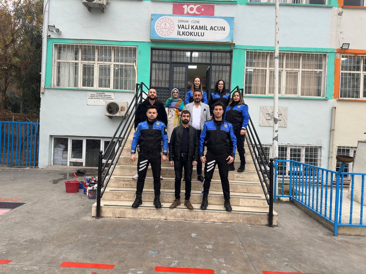 <a href="/tcmeb/">Millî Eğitim Bakanlığı</a> 
<a href="/Yusuf__Tekin/">Yusuf Tekin</a>
<a href="/farukyelkenci/">Ömer Faruk Yelkenci</a> 
<a href="/SirnakValiligi/">T.C. Şırnak Valiliği</a>
<a href="/BirolEkici73/">Birol Ekici</a> 
<a href="/abaycar/">Ahmet Vezir BAYCAR</a> 
<a href="/CizreKaymakamlk/">Cizre Kaymakamlığı</a> 
<a href="/SIRNAKMEM73/">Şırnak İl Millî Eğitim Müdürlüğü</a> 
<a href="/bycandiroglu/">Bilal Hoca</a>  
<a href="/sahan_ike/">Şahan İKE</a>