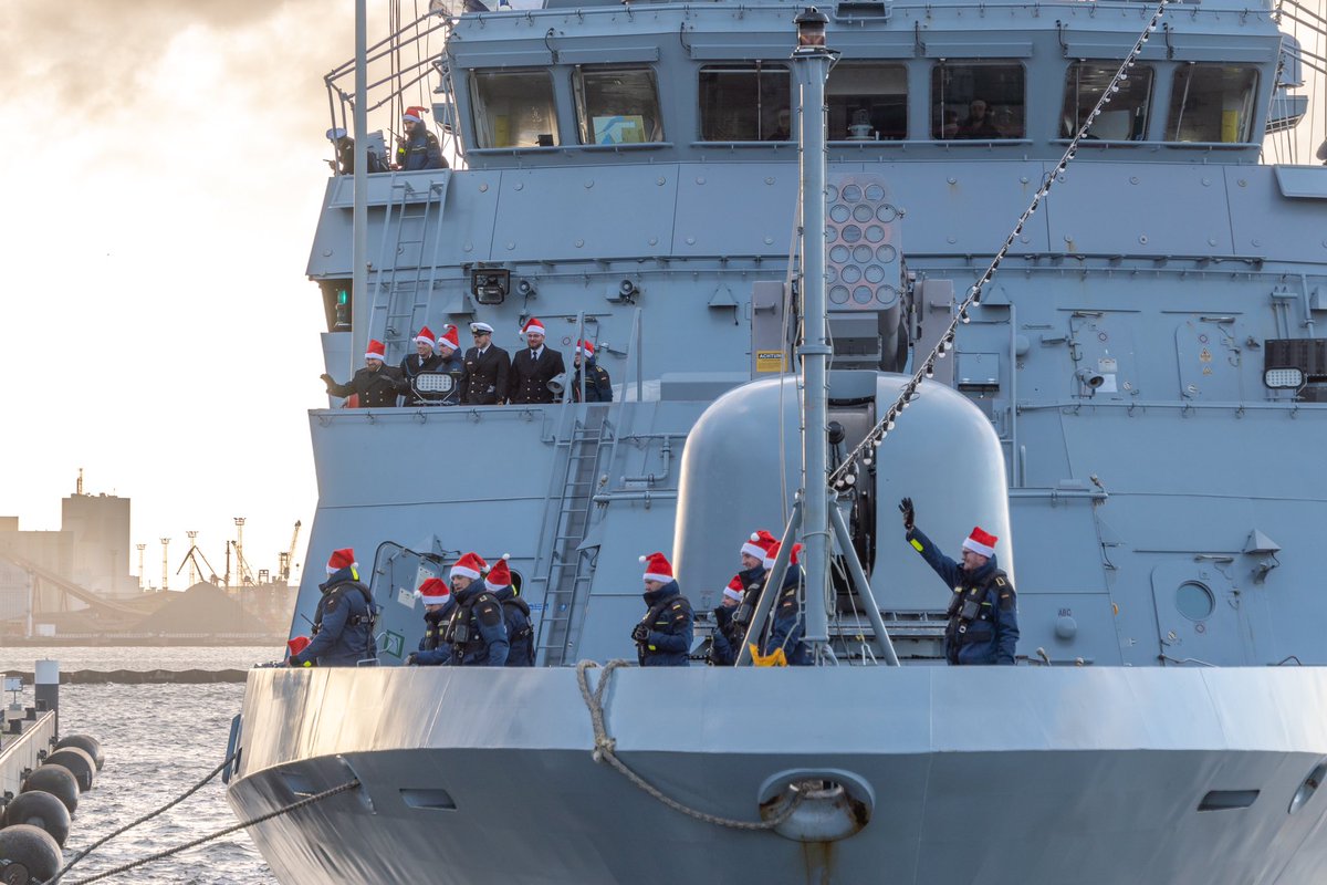 mcpeich's tweet photo. Nach 196 Tagen UNIFIL-Einsatz kehrte die Korvette „Ludwigshafen am Rhein“ heute gegen 10 Uhr sicher in ihren Heimathafen Warnemünde zurück. Ein herzlicher Dank an die Crew – wir wünschen erholsame Feiertage und einen guten Start ins neue Jahr 🎉 https://t.co/udSGlDIP7g
