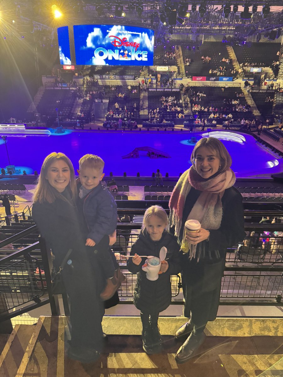NJBridgeman's tweet photo. @DisneyOnIce 

#disneyonice #utilitaarea https://t.co/anl02CzDSV