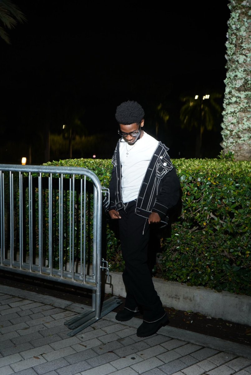 5stardjayy's tweet photo. Idk 🙄 https://t.co/Sg4qrHAeBn