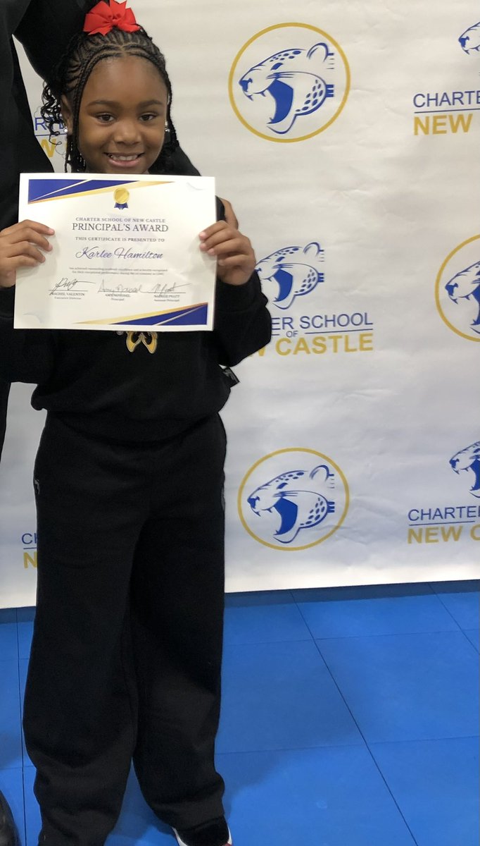 sukii_hana's tweet image. my 8 year old a straight A student for the second year🥹🥹🩷🩷🥳