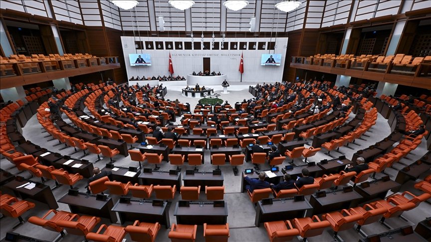 Her yıl olduğu gibi bu yılda bütçe görüşmeleri başladı TBMM'de.
⛔ YHS'nin kaldırılmadığı,
⛔ Uzman Çavuşların kadrosuz kaldığı,
⛔ Ek gösterge sorunun çözülmediği,
⛔Askerlik borçlanma adaletsizliğinin
     oldugu
⛔ Kademeli emeklilik mağdurları,
⛔ Staj ve çıraklık