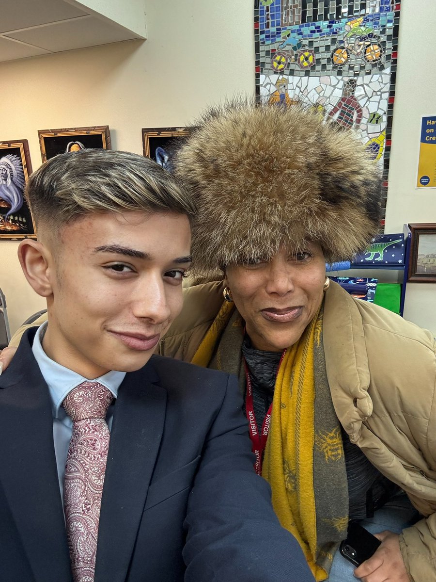 NiltonRofficial's tweet image. Distributed 400+ Take + Make kits today secured by @LizaBegum_ @SadiqKhan, SW1IC, and Mary Smith’s Pantry, supporting South Westminster residents. Great to bump into the inspiring Mzz Kimberley—Patron of Aids Memorial UK and Parapride Ambassador. #Pimlico