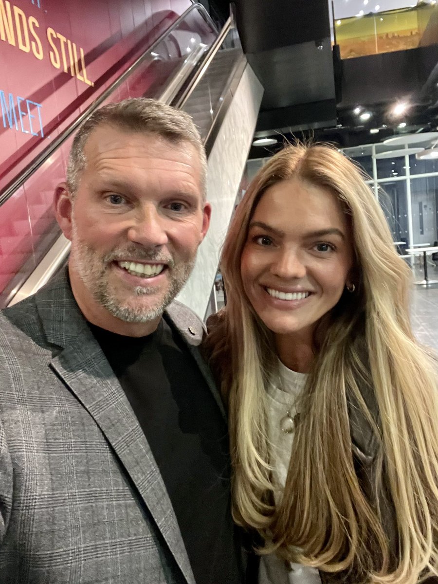 jimmywalker001's tweet image. Great night last night ⚒️🎉❤️
The bosh @iamtomskinner on the 🎤💙 Luisa and Bellsy with some bangers 🕺💃🎶 ..even had @Mazer_9 on the decks 💥🎉 ..a massive thanku to everyone who bought the book…hope u enjoy💥❤️ #sizeisnteverything 👍