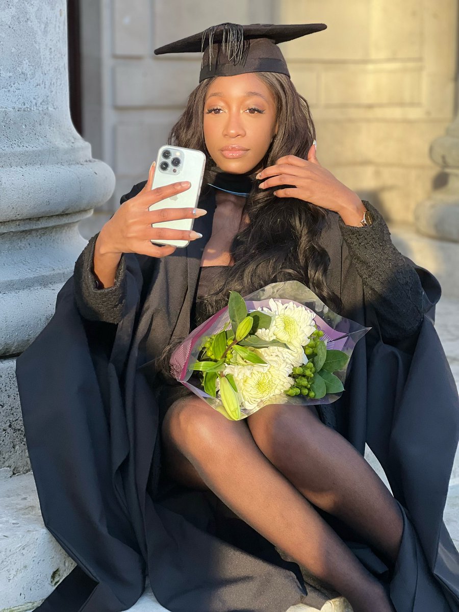 aweleemili's tweet photo. Your girl just graduated with a Master's in Design - Distinction ❤️. Thank you, God, for your love and for always being there https://t.co/rAFg236JIg