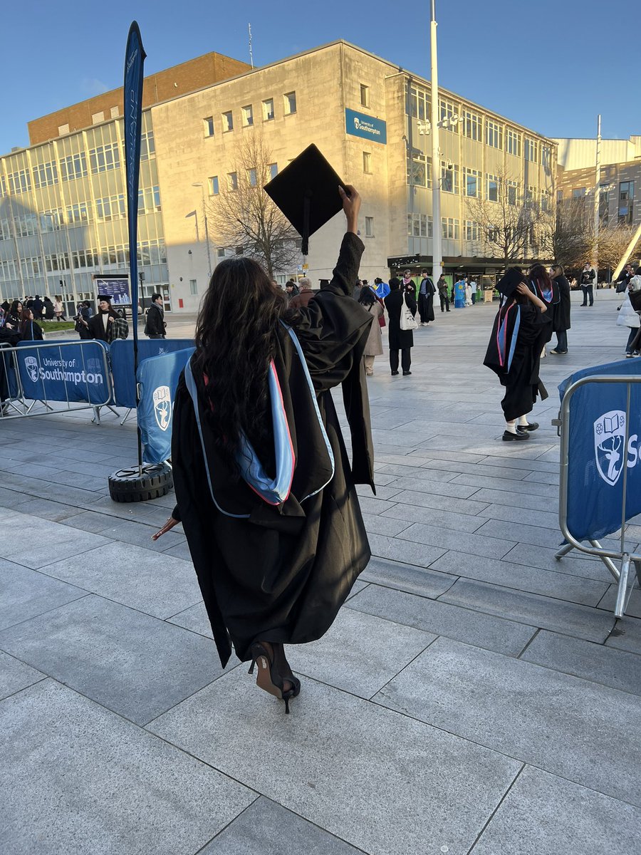 aweleemili's tweet photo. Your girl just graduated with a Master's in Design - Distinction ❤️. Thank you, God, for your love and for always being there https://t.co/rAFg236JIg
