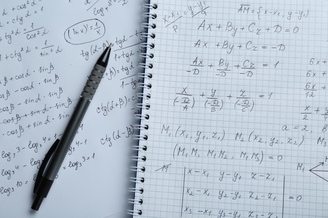 DiariEducacio's tweet photo. Mentre alguns estudiants més avançats marquen el ritme de la classe, la majoria queda endarrerida, sense haver consolidat els coneixements essencials en cursos anteriors

https://t.co/iFwGLnLvjX

✍️ Antonio Barbeito https://t.co/srn6a9WNip