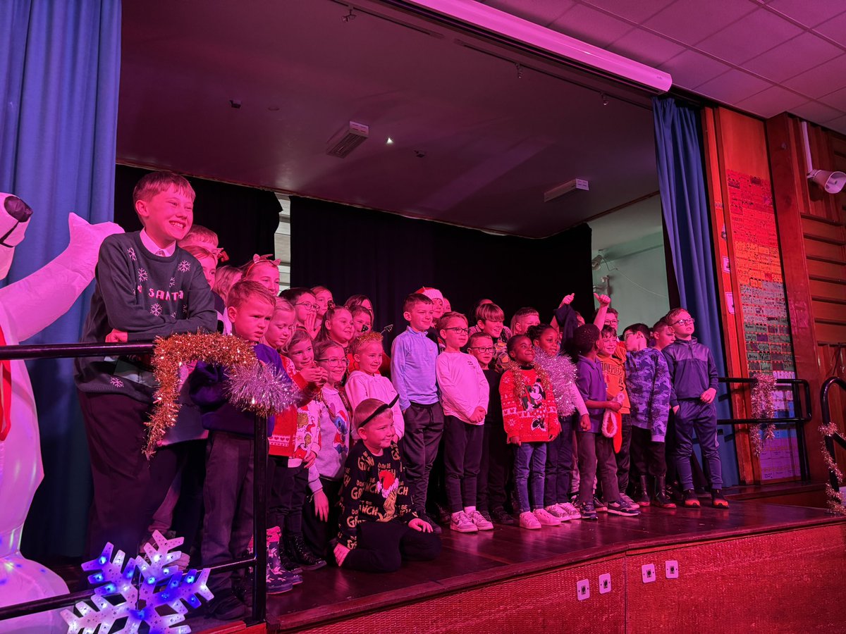 💜🤸‍♂️House talent show 2024🤸🏼‍♀️💜

This P1B superstar was part of the winning Somerville team 👏🏻 

Well done to everyone involved, you put on a great show 🎭