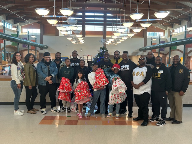 SLESuns's tweet photo. Thank you Brazoria County Alphas for bringing some holiday cheer to SLE 🎄 https://t.co/QGNOMM8FFV