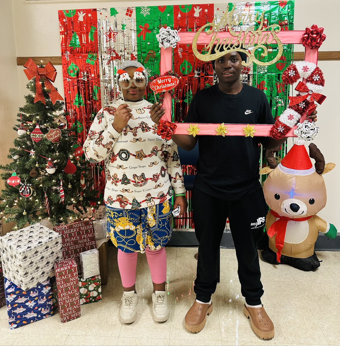 IPSNewcomer's tweet photo. Thank you to the Newcomer Program Families for joining us on this Christmas Night 🎄🪅It was a pleasure spending time with you and knowing that you enjoyed it✨
#Dec17th
#Christmas 
#NewcomerProgram https://t.co/ZjhfxoVO1b